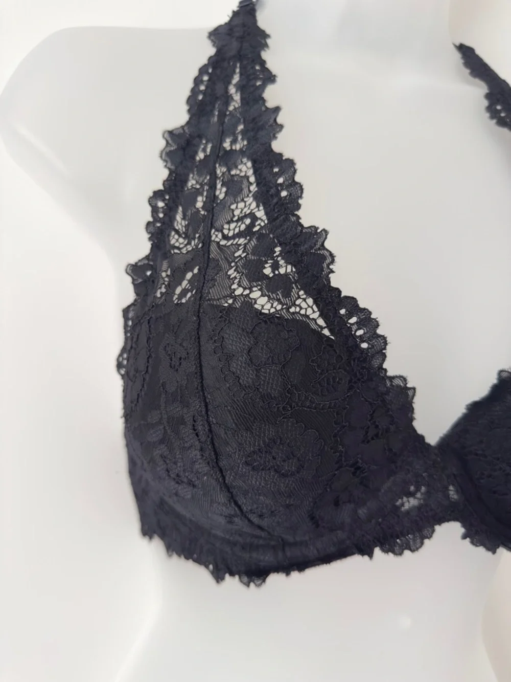 2010s style black lace halter bra - Picture 2 of 6